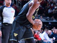 九游体育-巴特勒连续十五场比赛得分超过惊险取胜，勇士挑战极限！的简单介绍