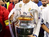 九游娱乐-包含C罗回归赛场，挺进下一轮首场状态亮眼，FPX观众沸腾！的词条