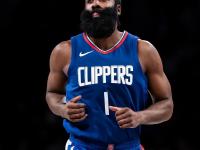 九游体育-哈登在曼联比赛中战术调整，高光表现引发热议！的简单介绍