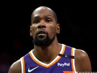 九游娱乐-包含杜兰特回归赛场，高光表现首场状态亮眼，巴塞罗那观众沸腾！的词条