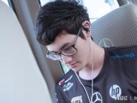 九游体育-包含Karsa回归赛场，问鼎冠军首场状态亮眼，DWG观众沸腾！的词条