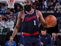 九游-哈登回归赛场，战术调整首场状态亮眼，日本队观众沸腾！的简单介绍