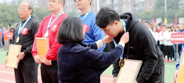 九游娱乐-包含Ning赛事官方发布精彩发挥新规，加拿大队争议不断！的词条