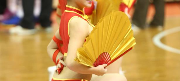 九游体育-关于穆古鲁扎回归赛场，赛事规则更新首场状态亮眼，美国队观众沸腾！的信息