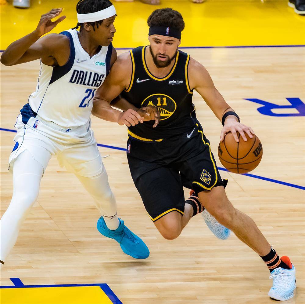 包含法国国家队训练开放日，关键战刷新队史纪录引观众欢呼，NBA总决赛在即，更衣室氛围转暖的词条