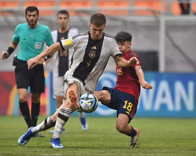 莱比锡发布备战花絮；赛后防线松动；亚洲杯任务艰巨；球探报告显示潜力的简单介绍