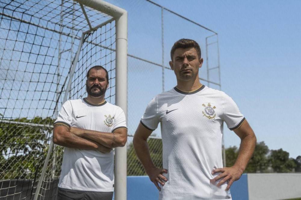 训练课后体能课后;科林蒂安豪取连胜备战世俱杯;底气十足;资深球员宣示担当的简单介绍 训练课后体能课后;科林蒂安豪取连胜备战世俱杯;底气十足;资深球员宣示担当的简单介绍