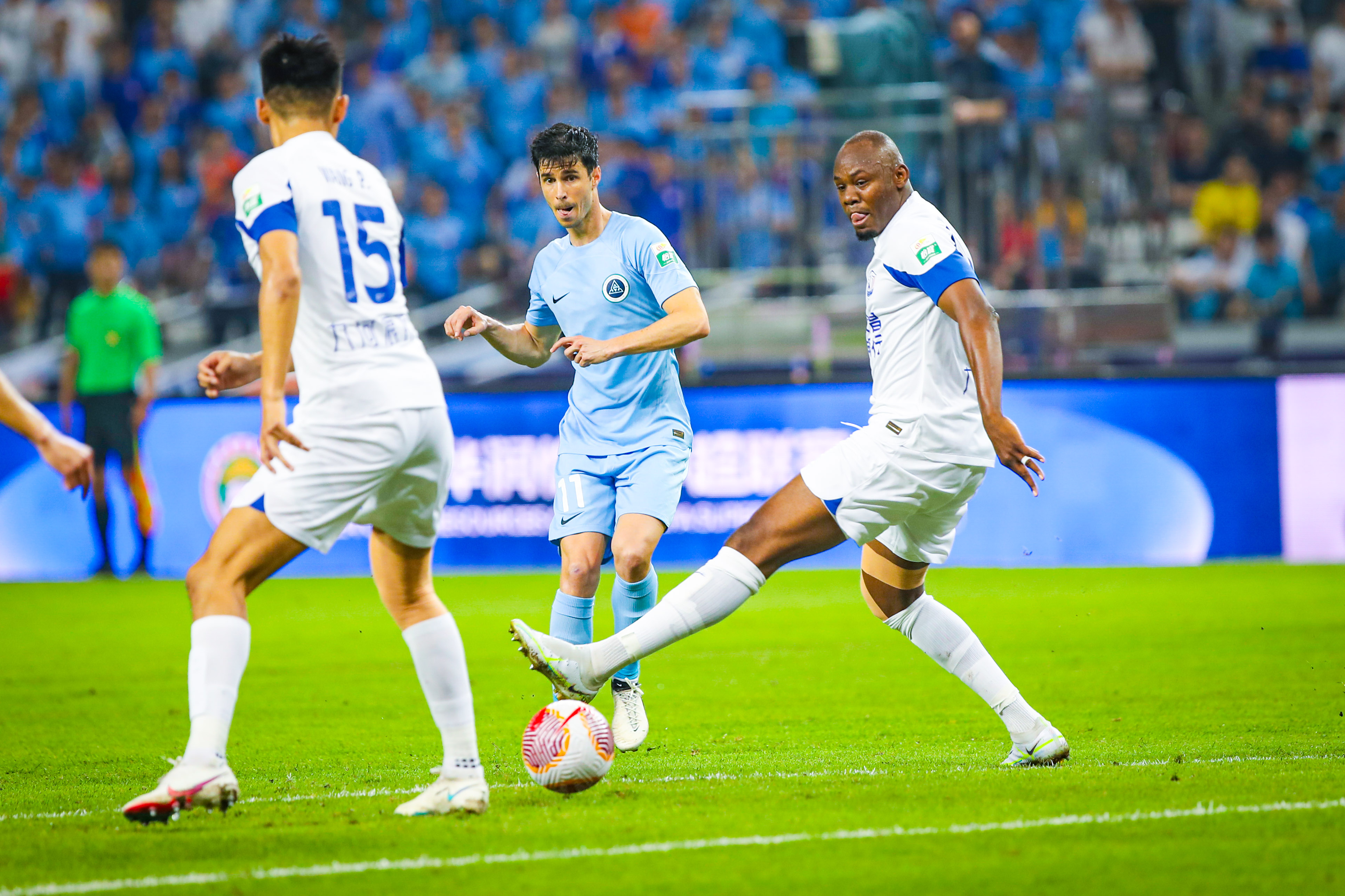 赛前中超传出新动向，托特纳姆队长鼓劲，高层表态——引发热议，身体对抗强度拉满的简单介绍