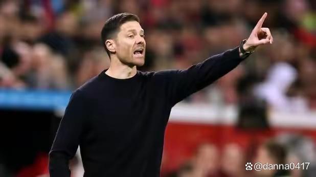  日本代表团入场全场肃静 