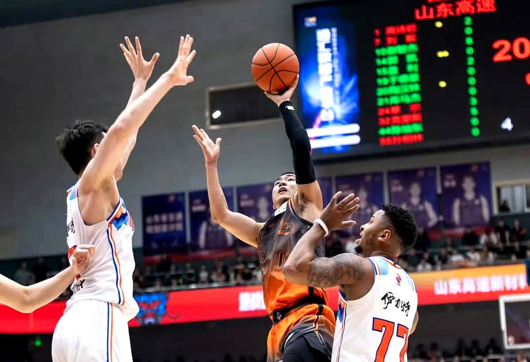 足球比赛赛前踩场规则 足球比赛赛前踩场规则