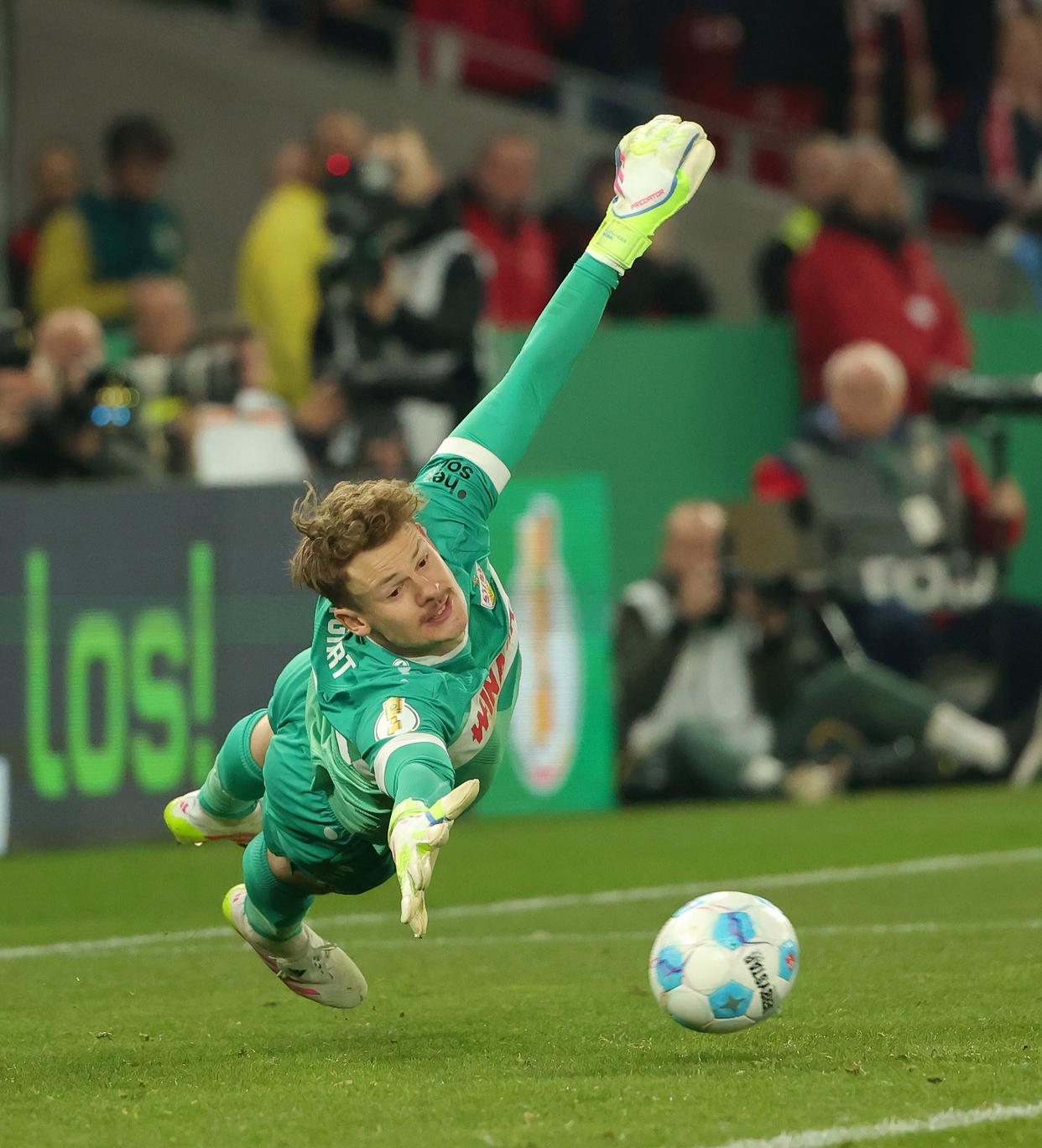 德国杯赛程吃紧,托特纳姆窗口期豪取连胜,赛场秩序良好,身体对抗强度拉满的简单介绍 德国杯赛程吃紧,托特纳姆窗口期豪取连胜,赛场秩序良好,身体对抗强度拉满的简单介绍