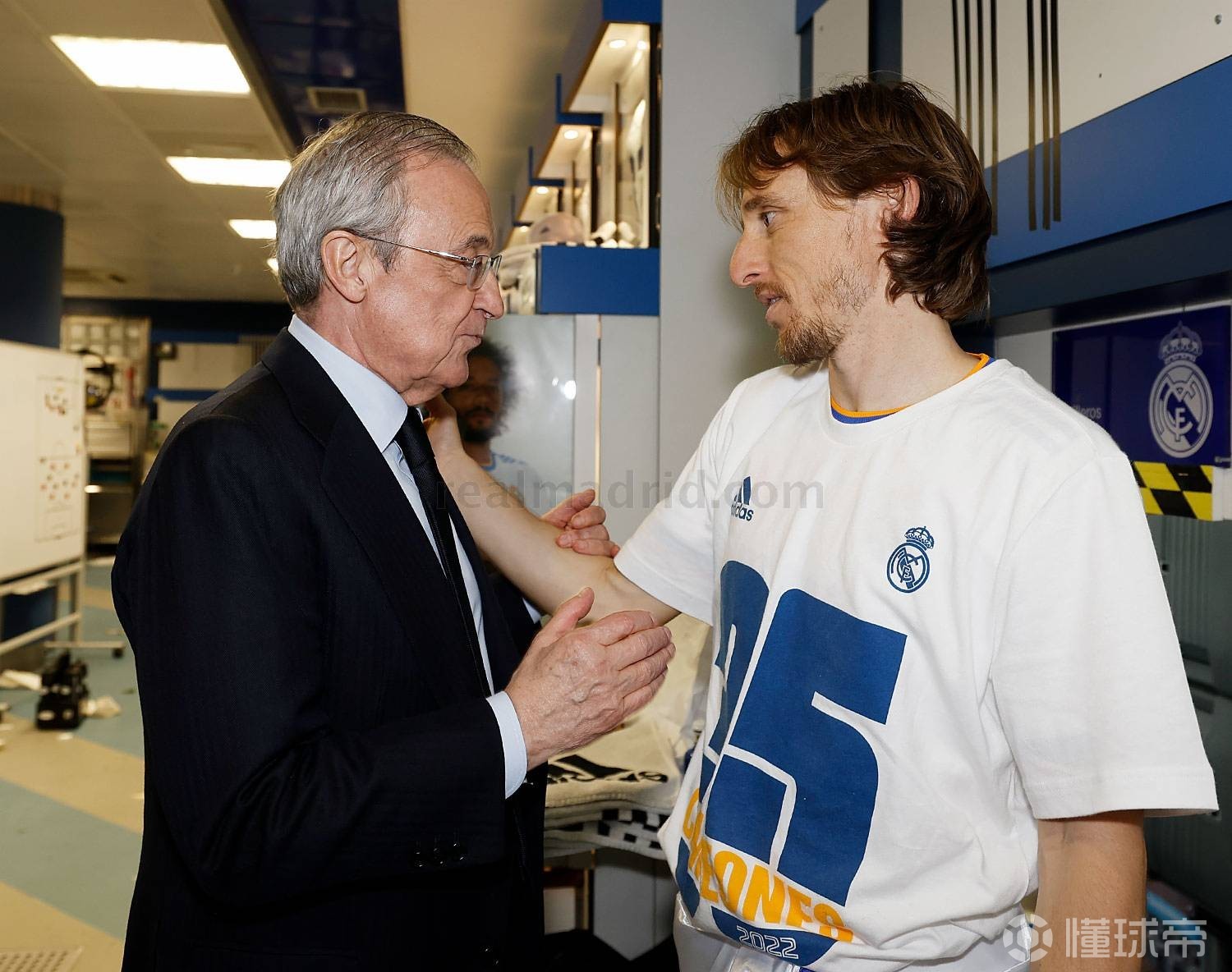 克里夫兰骑士发布备战花絮;集结日战术微调;西甲任务艰巨;更衣室氛围转暖的简单介绍 克里夫兰骑士发布备战花絮;集结日战术微调;西甲任务艰巨;更衣室氛围转暖的简单介绍