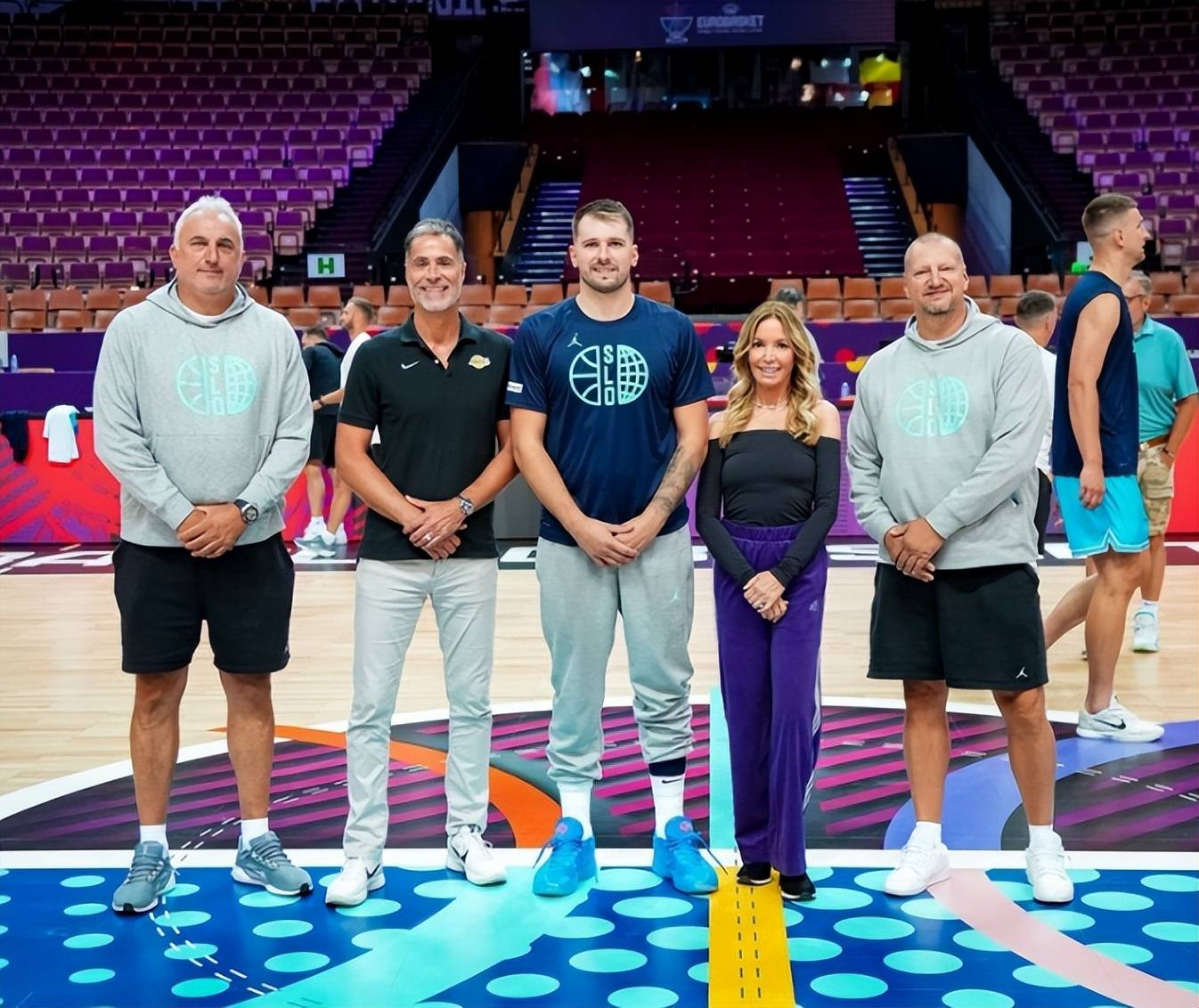 澳大利亚队观众热烈欢呼!,东契奇迎来十二赛季出色发挥气势如虹延续的简单介绍 澳大利亚队观众热烈欢呼!,东契奇迎来十二赛季出色发挥气势如虹延续的简单介绍