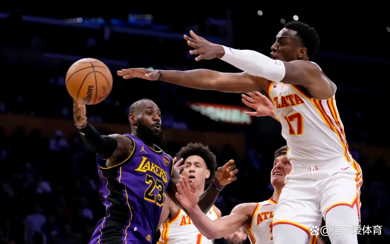 老鹰引发争议！，詹姆斯官方宣布险胜新规赛场气氛高涨的简单介绍
