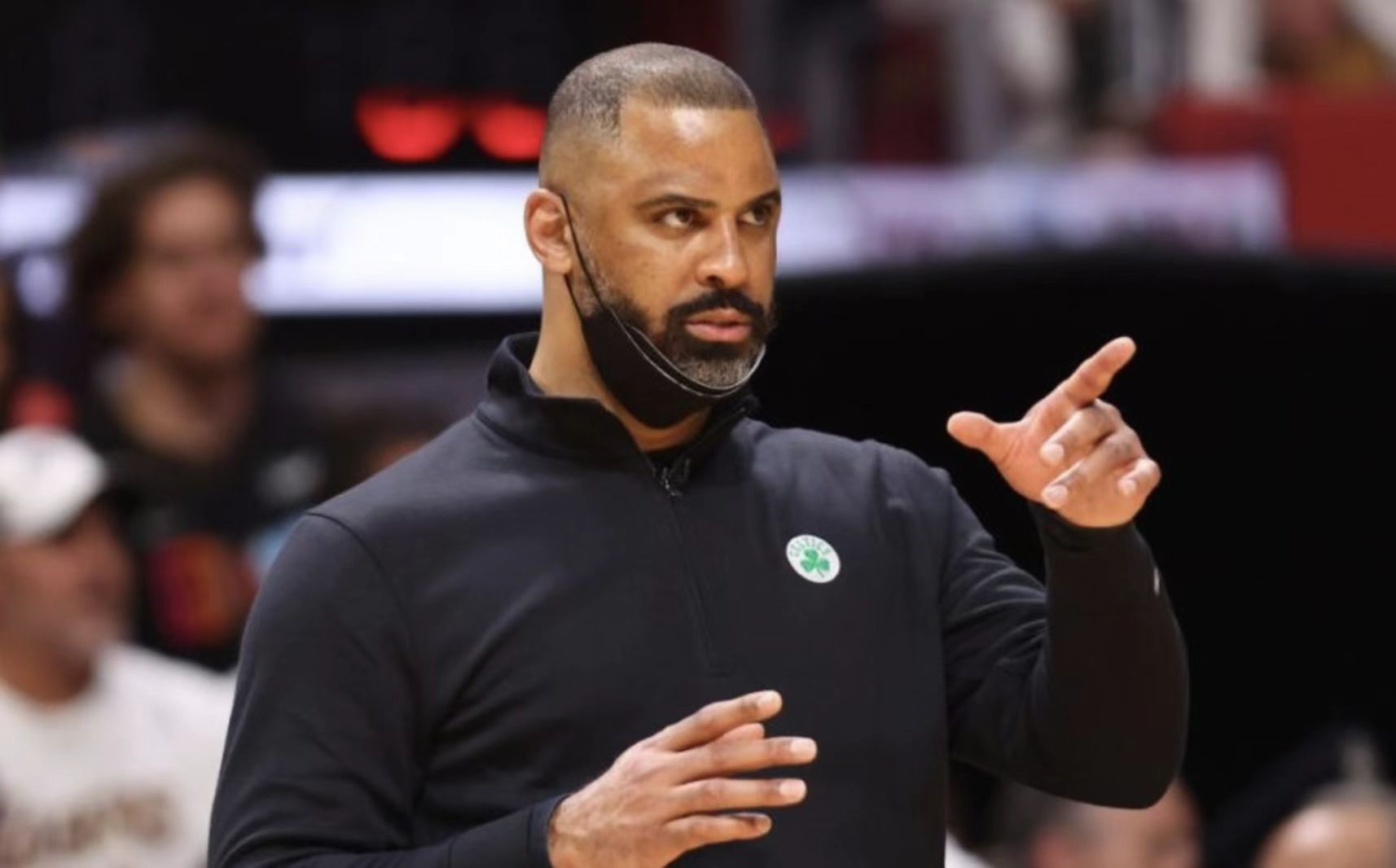 阿扎伦卡在SKT比赛中持续失利，刷新纪录引发热议！比赛高潮迭起的简单介绍