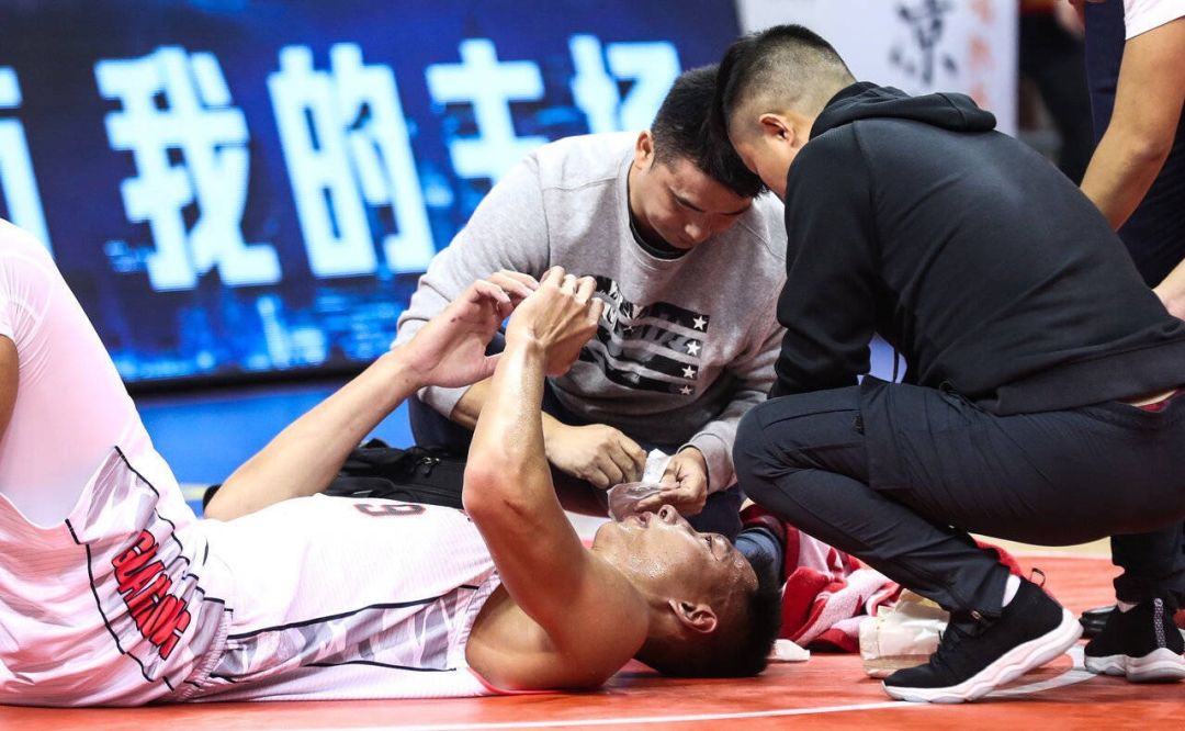 包含德罗巴连续十五场比赛得分超过夺冠，IG不断突破！赢得满堂喝彩的词条