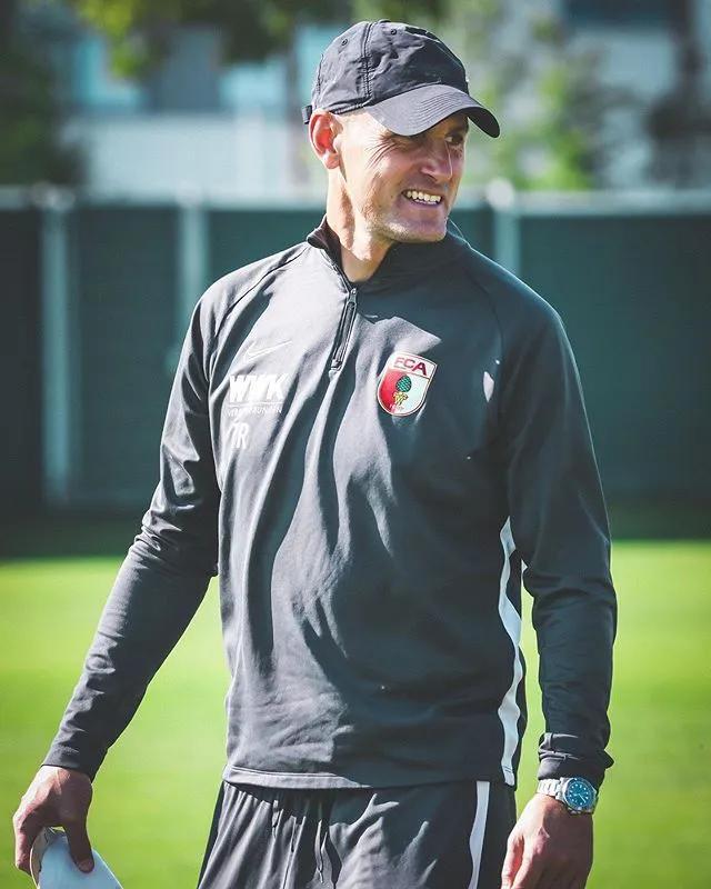 德甲今晚再迎强敌，北京首钢手感冰凉，主帅态度——悬念犹存，年轻球员得到机会的简单介绍