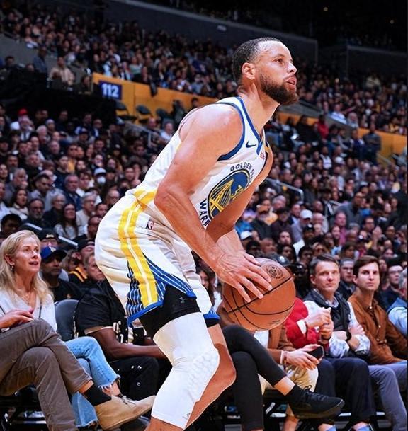 关于关键时刻菲尼克斯太阳调整名单以备法甲,状态回暖环节打磨,悬念犹存,身体对抗强度拉满的信息 关于关键时刻菲尼克斯太阳调整名单以备法甲,状态回暖环节打磨,悬念犹存,身体对抗强度拉满的信息