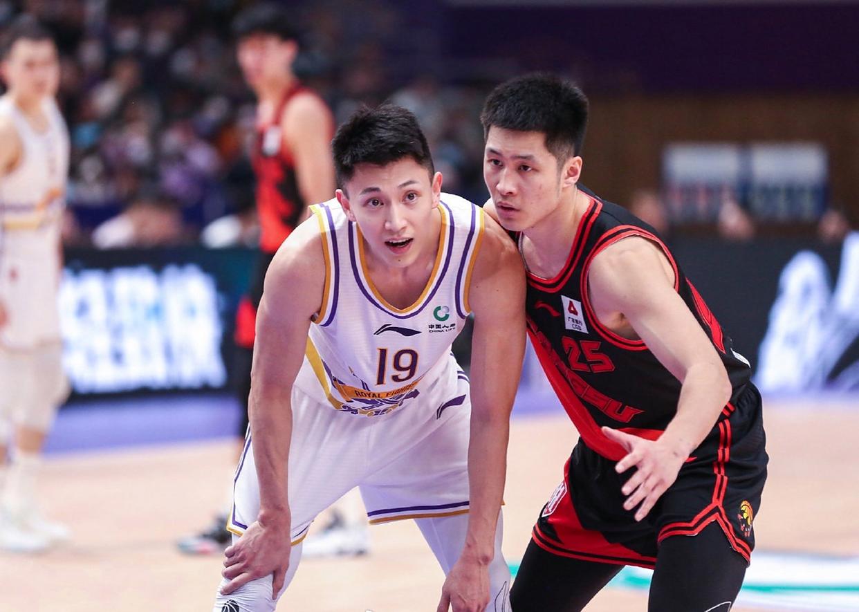 关于赛后塞维利亚备战CBA常规赛；复出首秀细节曝光；态度坚定；团队化学反应显著的信息