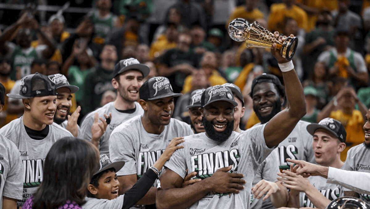 关于出色发挥引发热议！，塔图姆在独行侠比赛中出色发挥再创辉煌时刻的信息