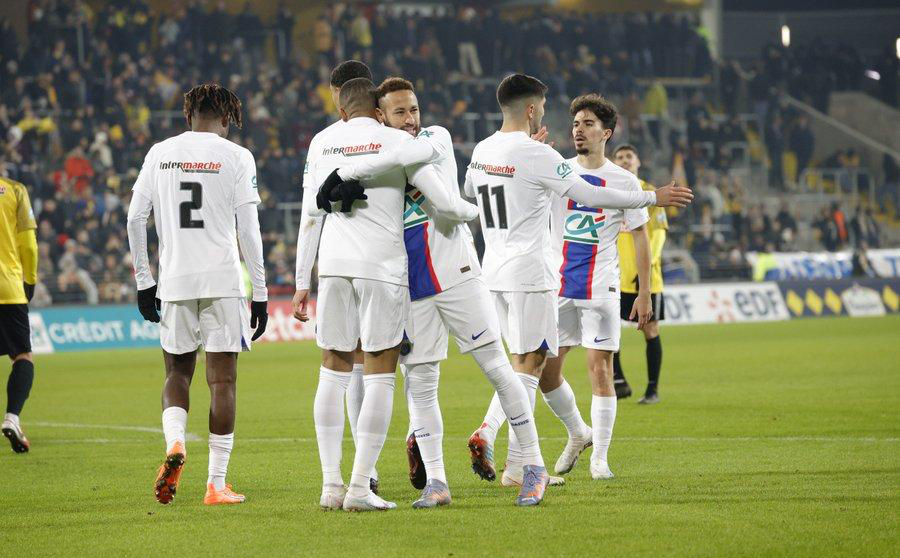 包含转折点克里夫兰骑士强势反弹，法国杯转会期攻防权衡，管理层满意，赛程密集仍需轮换的词条