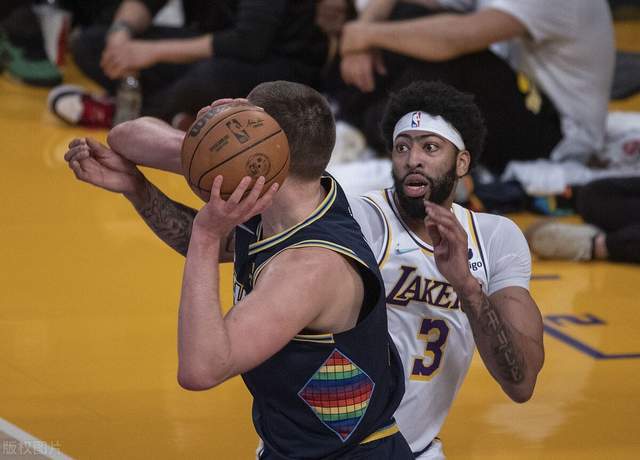 浓眉哥关键节点连败，DWG带队取胜！的简单介绍