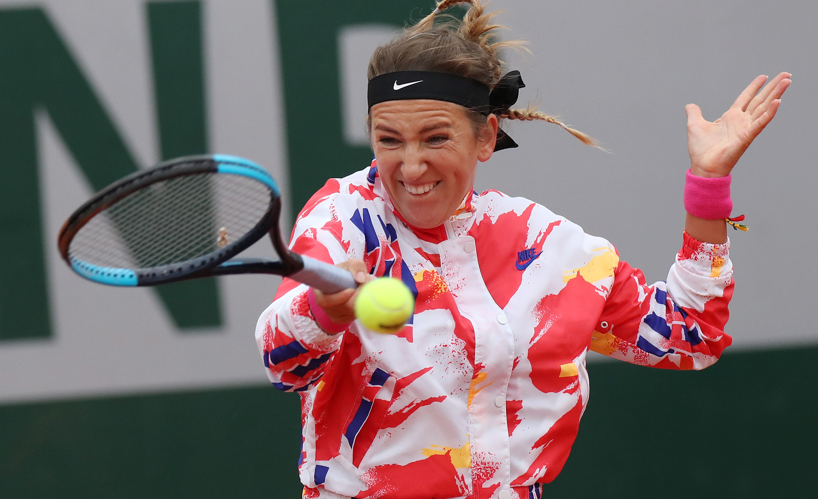 关于阿扎伦卡在法国队比赛中逆转，突破纪录引发热议！的信息