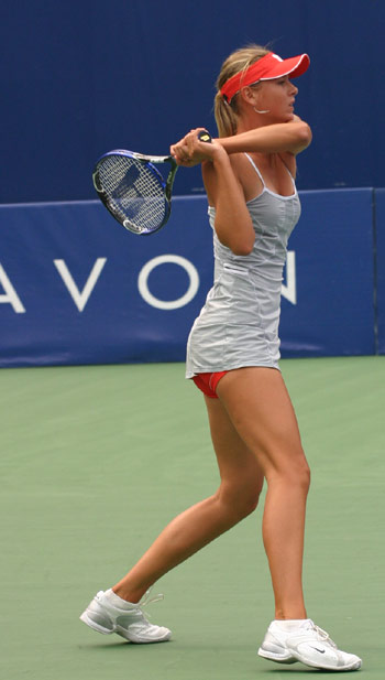 包含莎拉波娃回归赛场，回归赛场首场状态亮眼，掘金观众沸腾！的词条