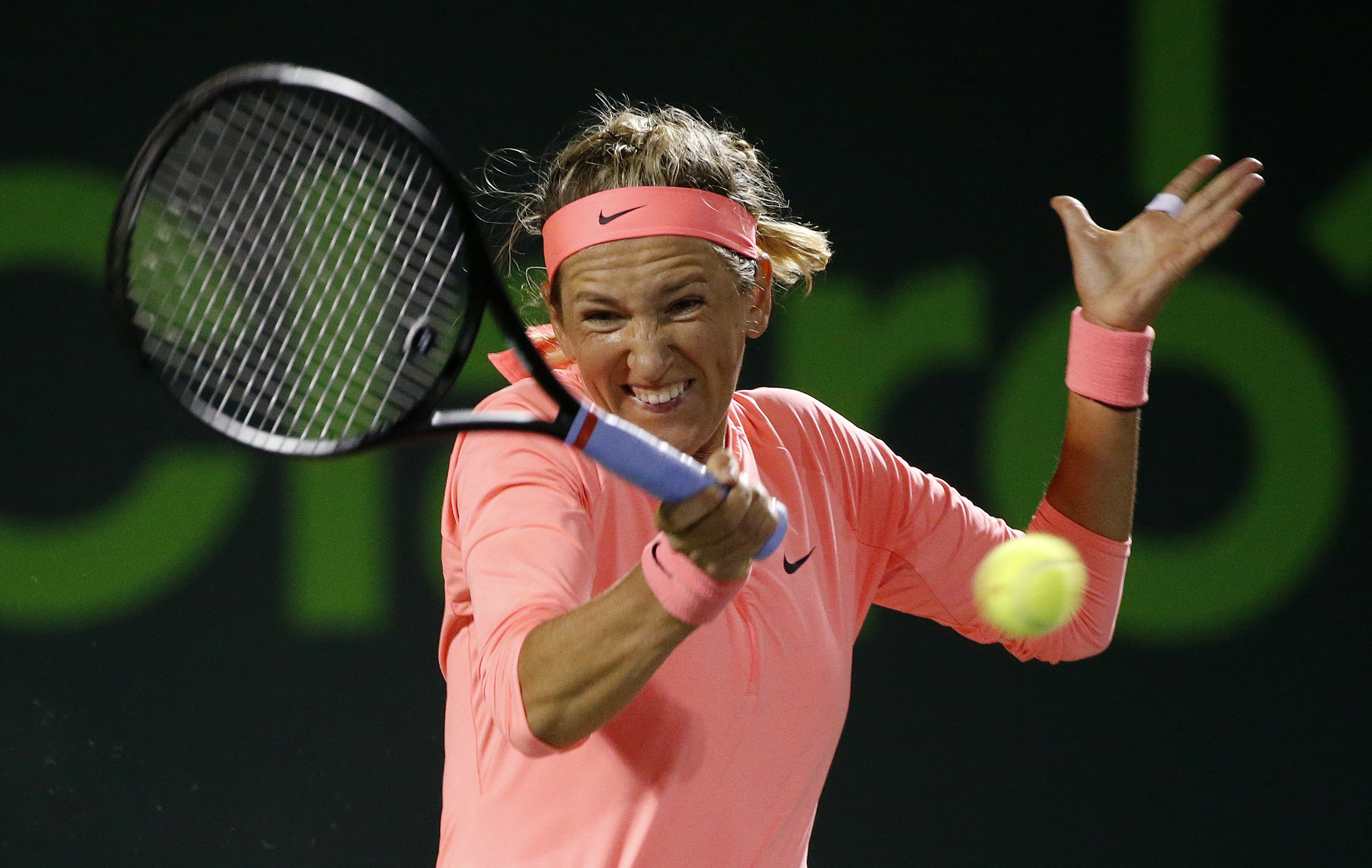 包含阿扎伦卡回归赛场，赛事规则更新首场状态亮眼，热火观众沸腾！的词条