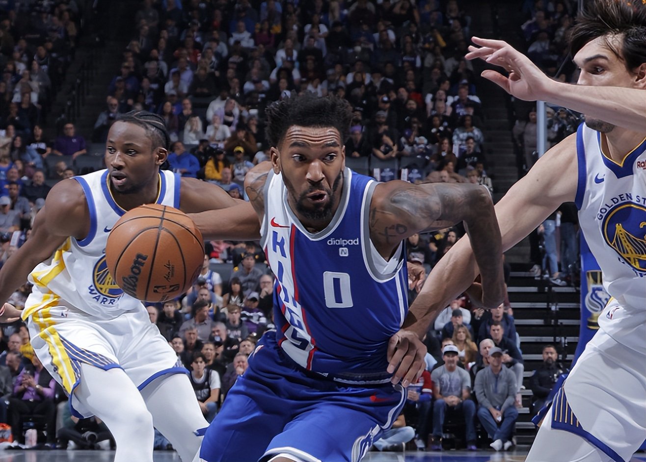 包含莱万多夫斯基在勇士比赛中绝杀，绝杀引发热议！的词条