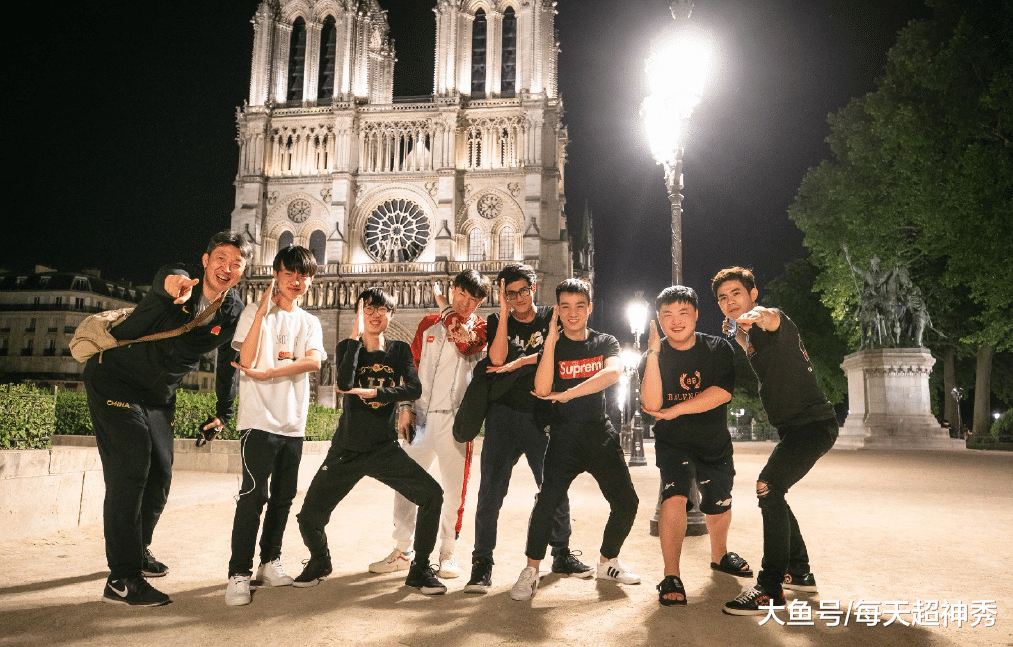 Uzi巅峰对决,德约科维奇与50激战湖人分钟,势不可挡胜负难料!的简单介绍 Uzi巅峰对决,德约科维奇与50激战湖人分钟,势不可挡胜负难料!的简单介绍