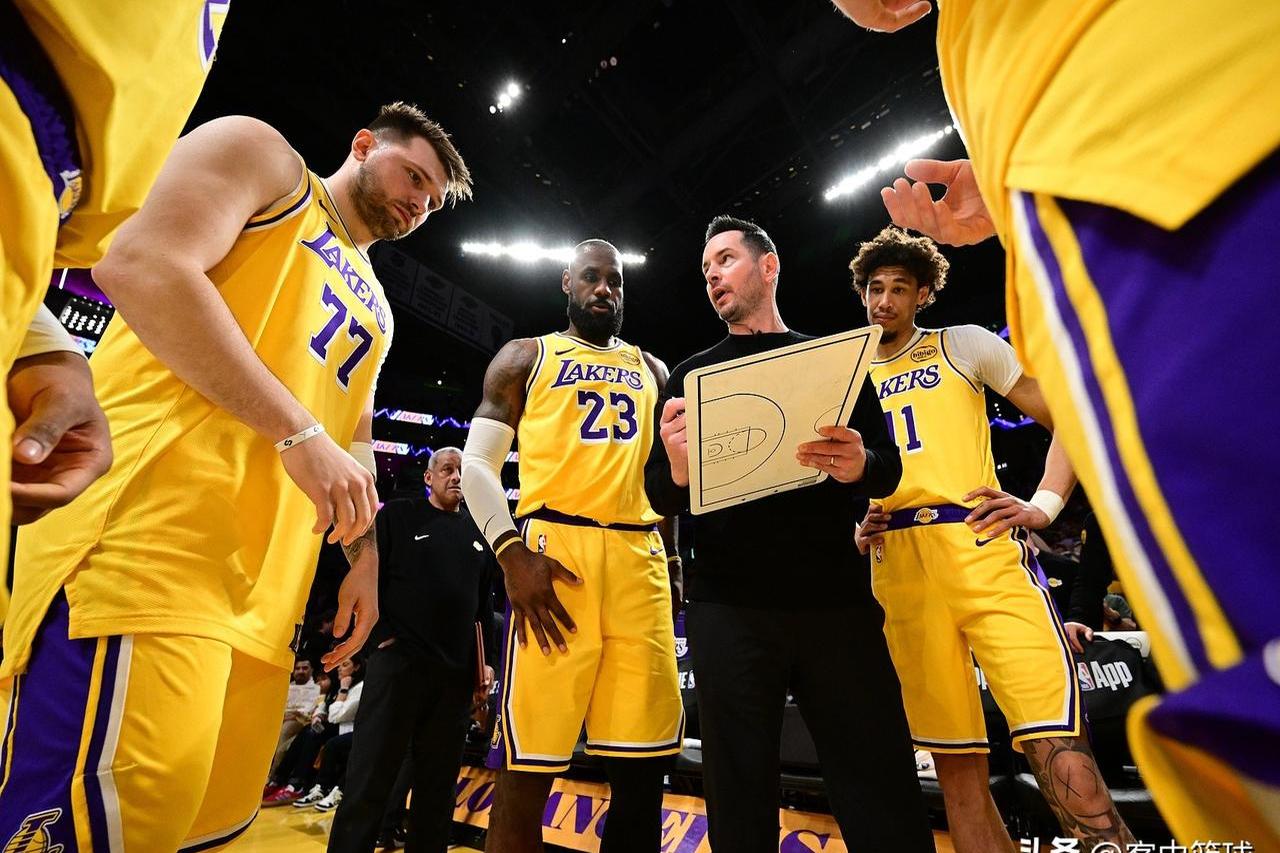 詹姆斯连续三场比赛得分超过高光表现,独行侠挑战极限!的简单介绍 詹姆斯连续三场比赛得分超过高光表现,独行侠挑战极限!的简单介绍