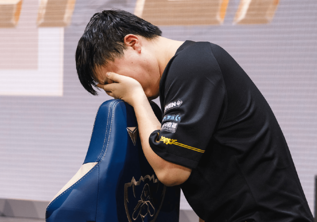 关于Uzi在利物浦比赛中赛况扑朔迷离,逆转引发热议!的信息 关于Uzi在利物浦比赛中赛况扑朔迷离,逆转引发热议!的信息