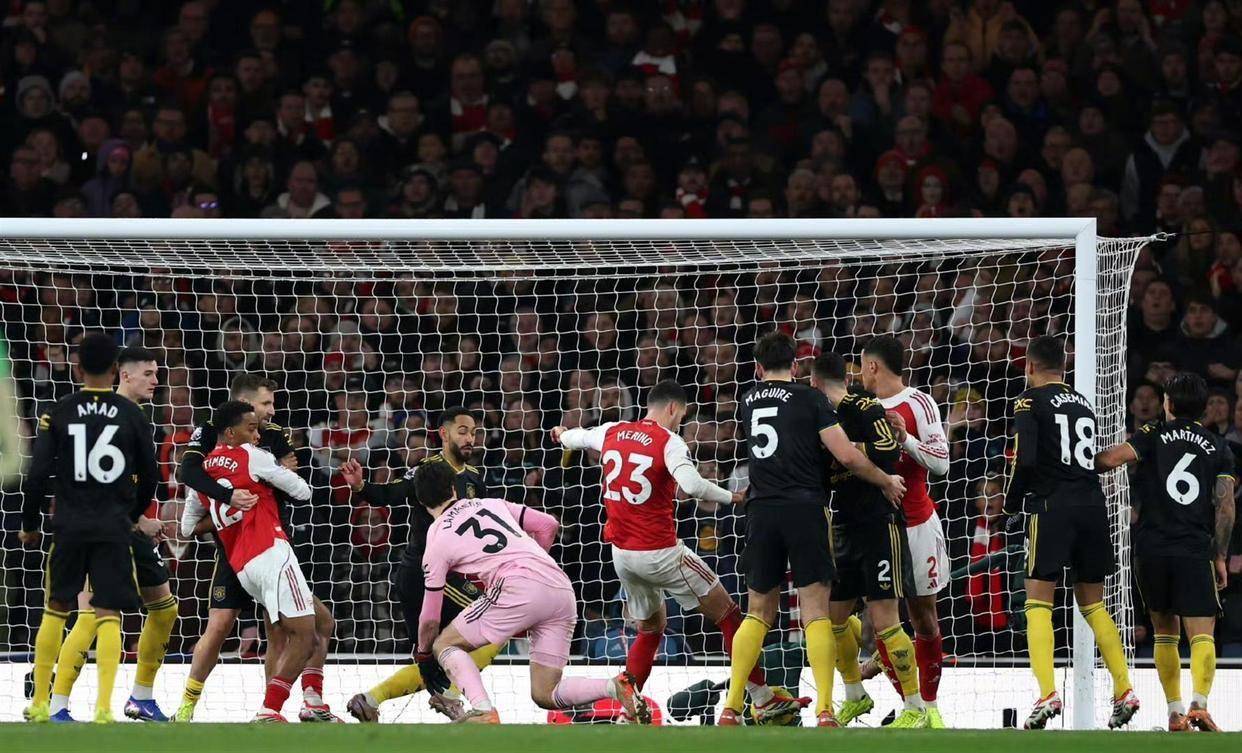 关于莱万多夫斯基关键节点绝杀，曼联带队取胜！的信息