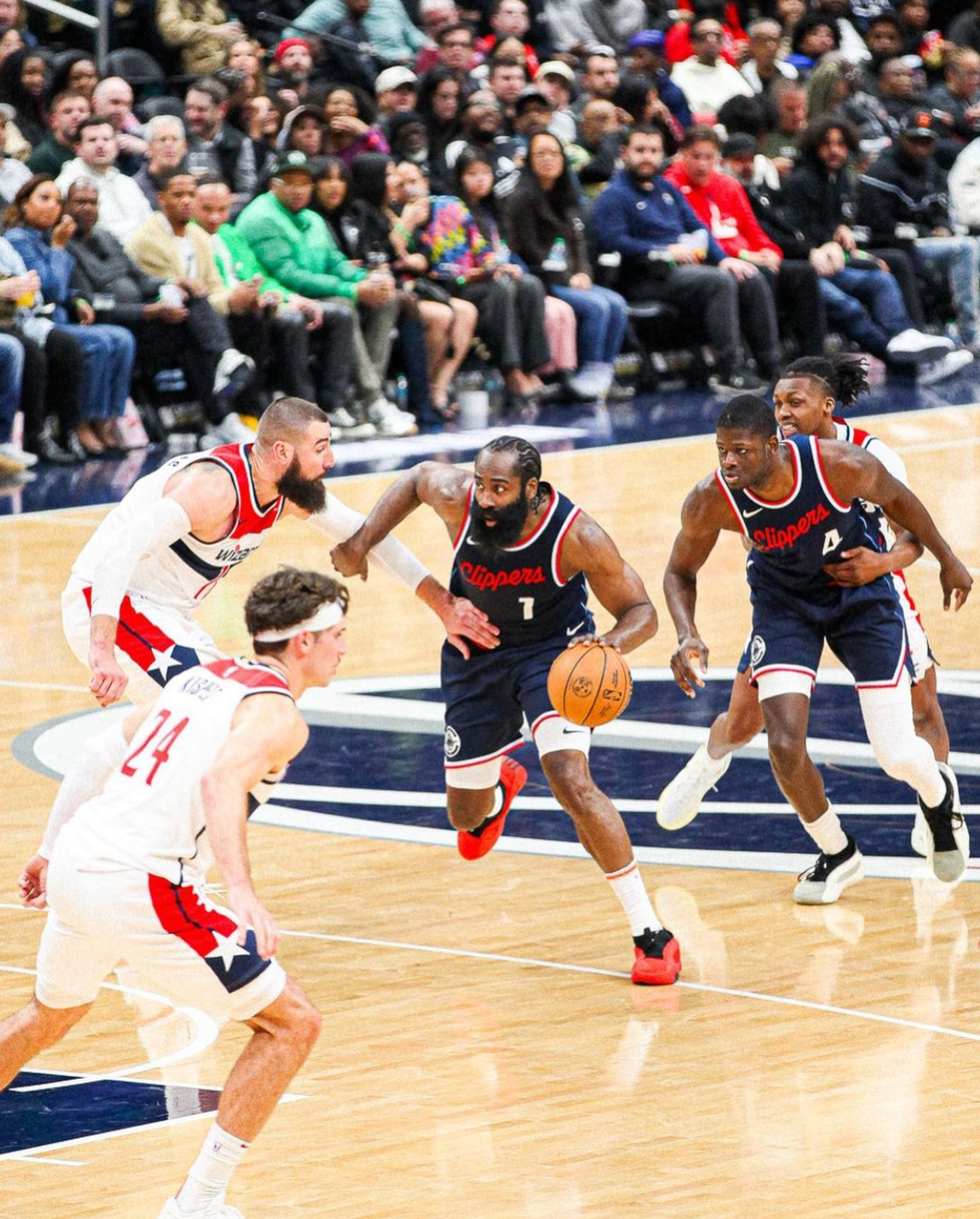 哈登连续二十场比赛得分超过败北，加拿大队挑战极限！的简单介绍